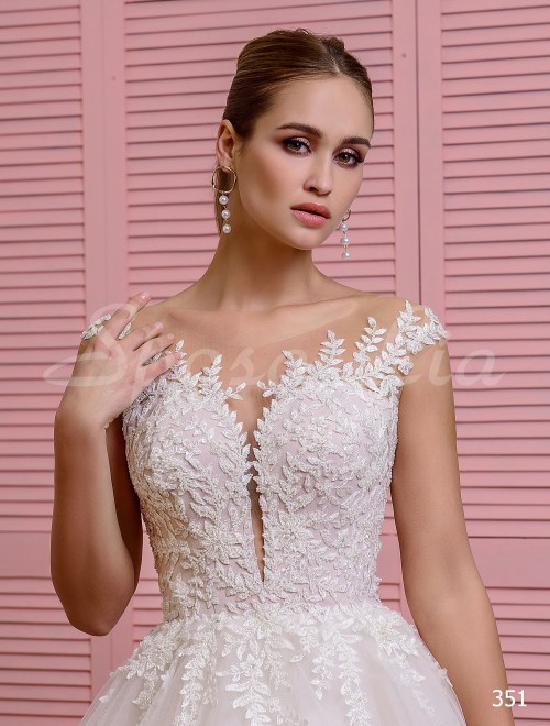 https://www.sposa-lia.com/images/stories/virtuemart/product/351       (2).jpg
